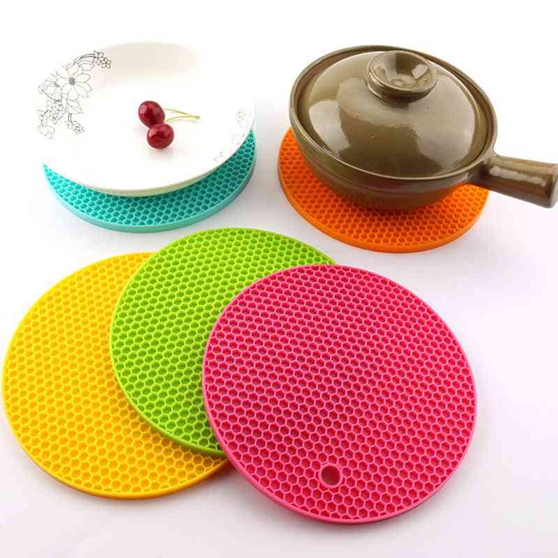 Kulatý žáruvzdorný silikonový protiskluzový držák na hrnce nebo rohož používaná k umístění horkého nádobí, horkého hrnce nebo nápojů