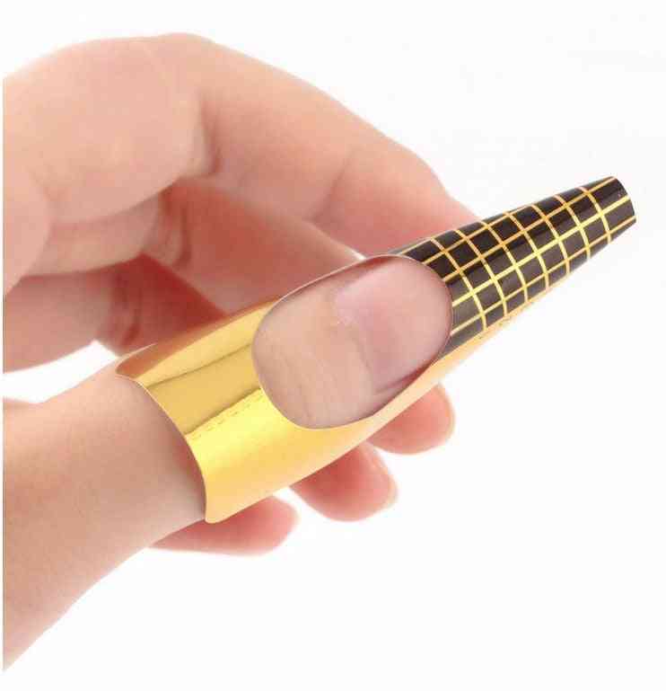 Prolunga per unghie dorata per gel uv acrilico - suggerimenti guida per nail art con smalto a ferro di cavallo