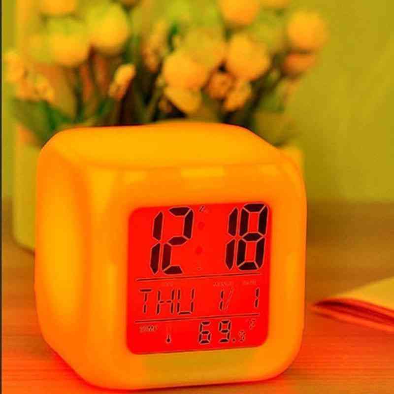 Cube led 7 couleurs changeantes réveil de bureau numérique - montre rougeoyante de nuit thermomètre pour la décoration intérieure -