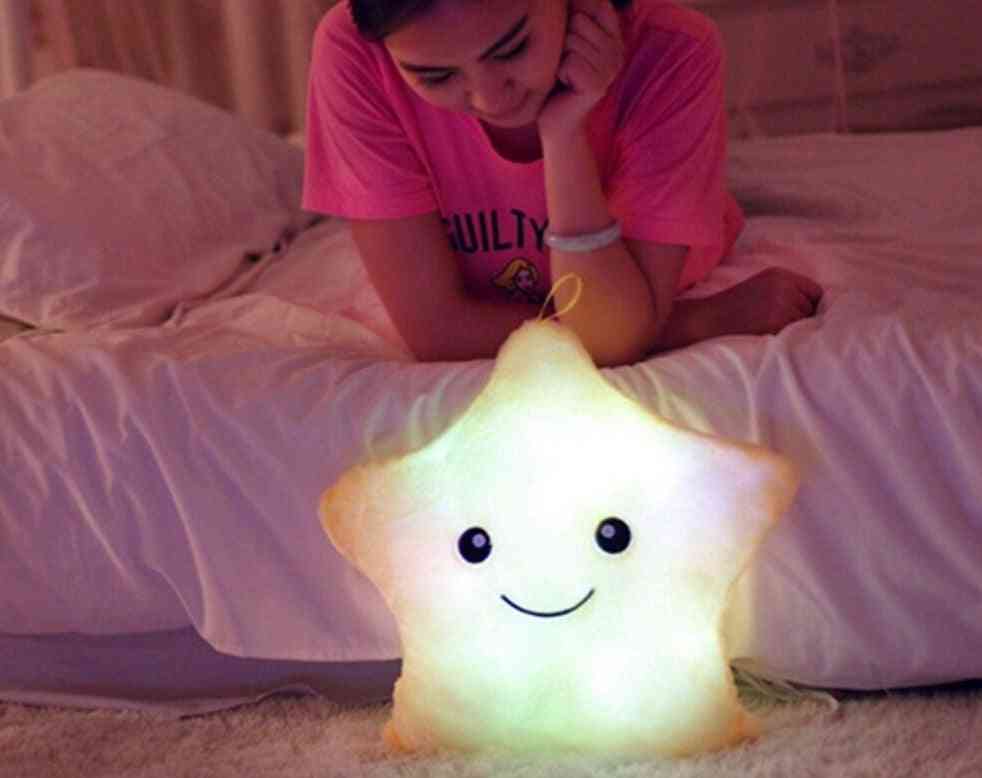 Hviezdny roztomilý svietiaci plnený vankúš - vedená svetelná žiara v tmavej hračke