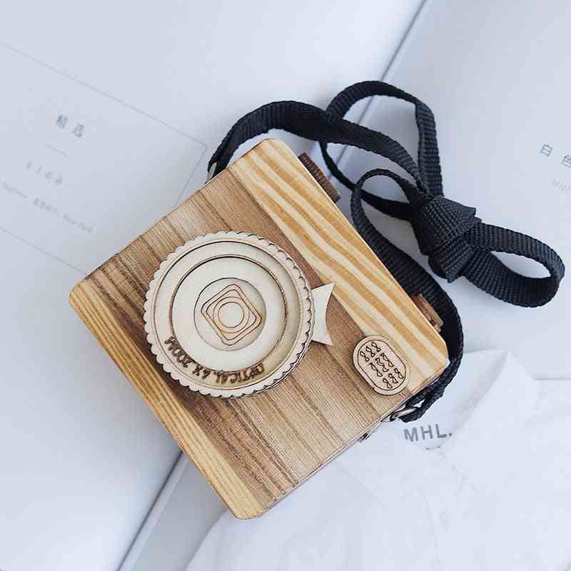 Kreatívna ručne vyrobená drevená remeselná hracia skrinka s hodinami fotoaparátom