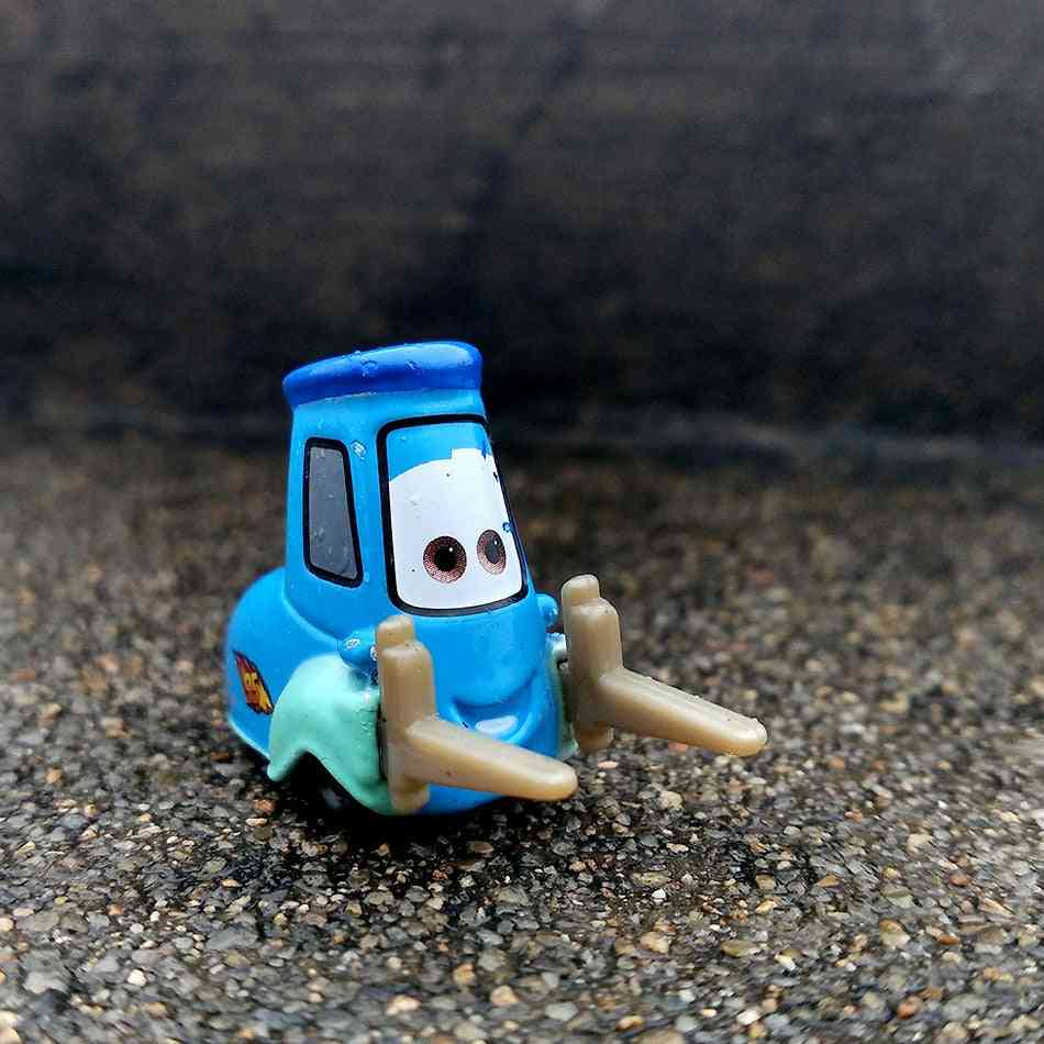 Avtomobil iz plastičnega pixarja