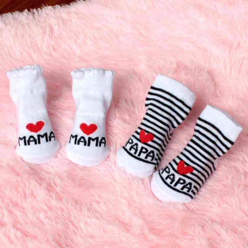 Nuevos calcetines suaves encantadores para bebés recién nacidos, niños pequeños, niños, niñas, niños, rayas, algodón, amor, mamá / papá