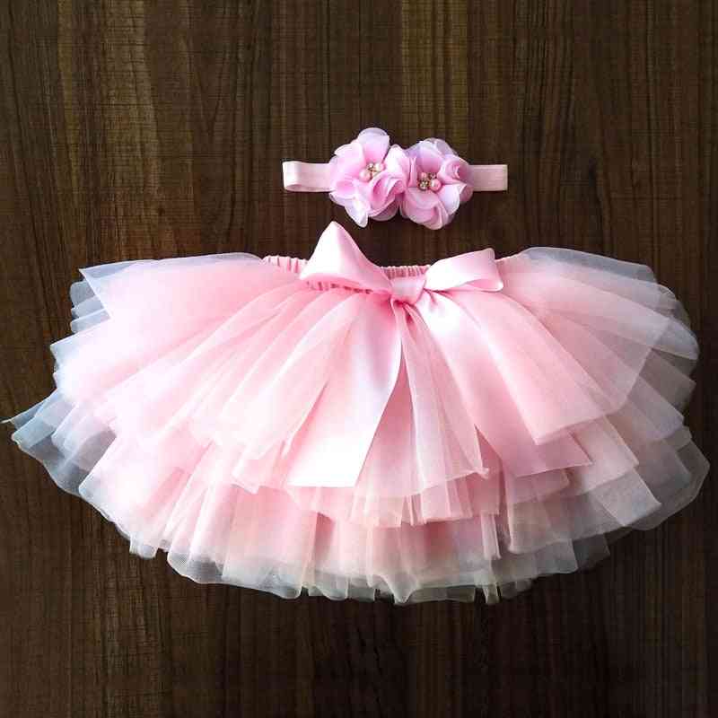 Plenkové kalhotky Tutu Bloom pro novorozence pokrývají krátké sukně a sadu čelenek