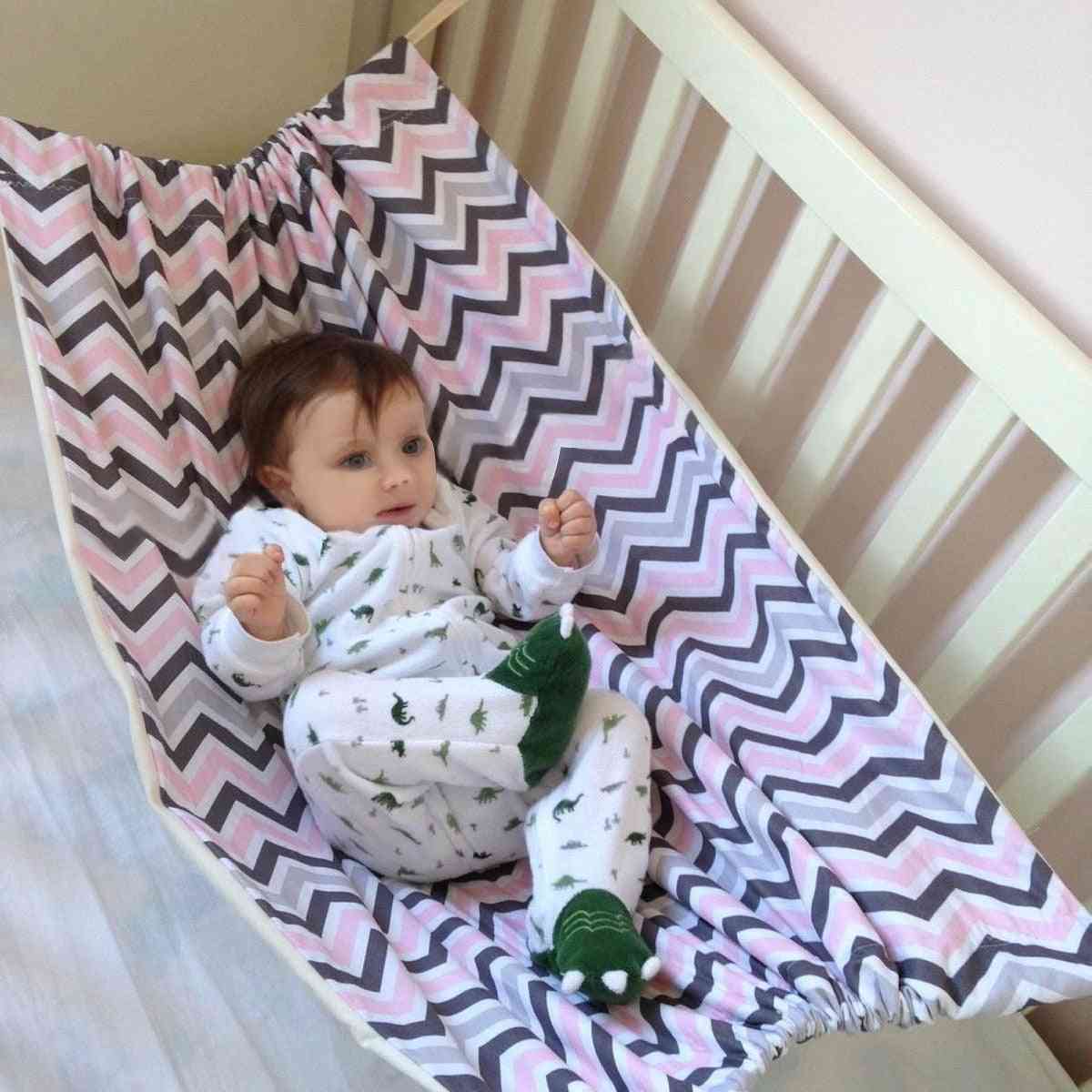 Prenosna odstranljiva posteljica za viseče mreže za dojenčke