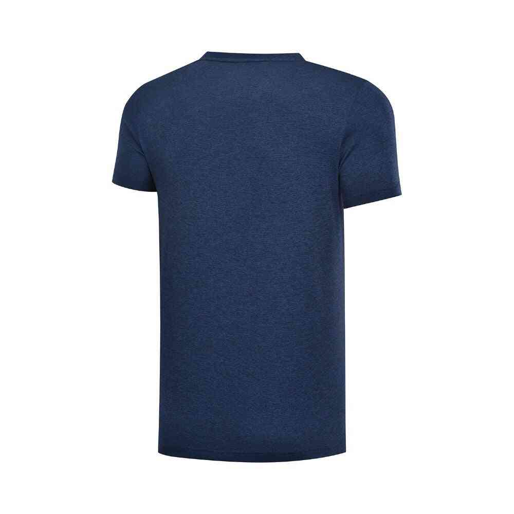 T-shirts voor training van mannen, ademende T-shirts van polyester met normale pasvorm