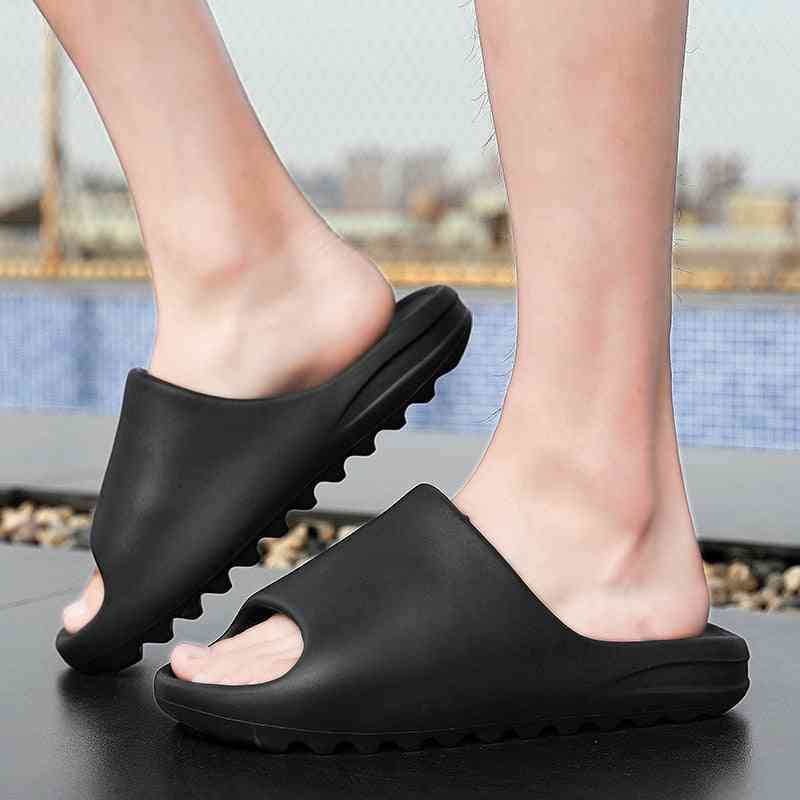 Zapatos de zapatillas de moda de playa de verano suave de alta calidad para hombres