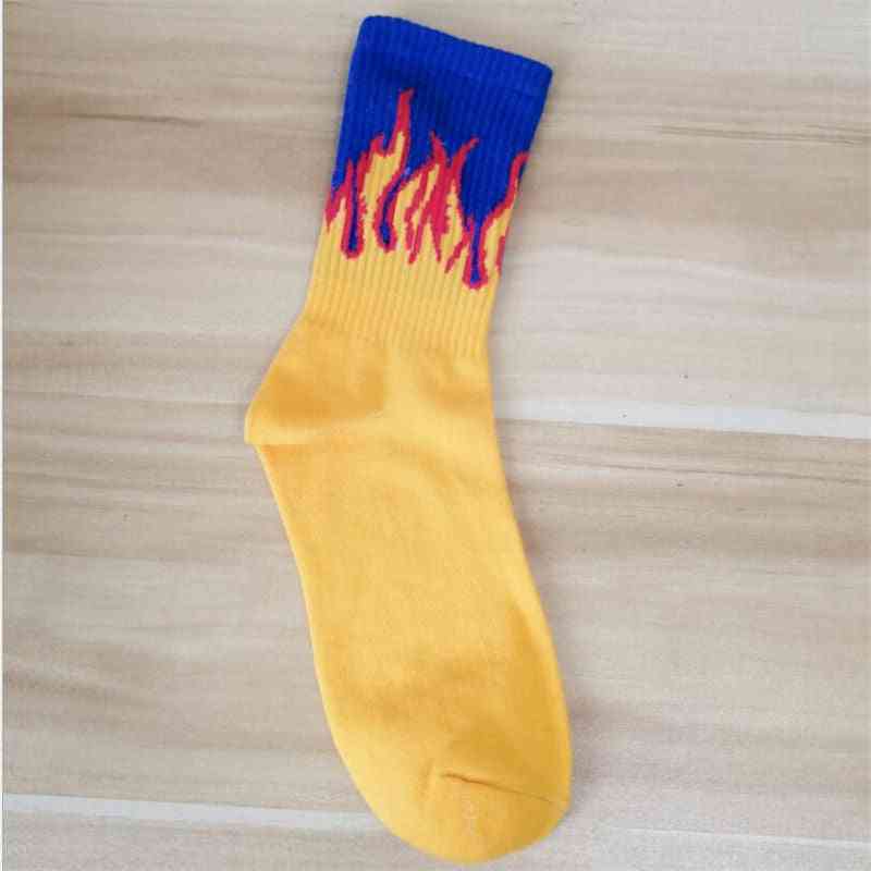 Módne hip hopové farby na hasičskom štábe, teplé streetové skateboardové bavlnené ponožky