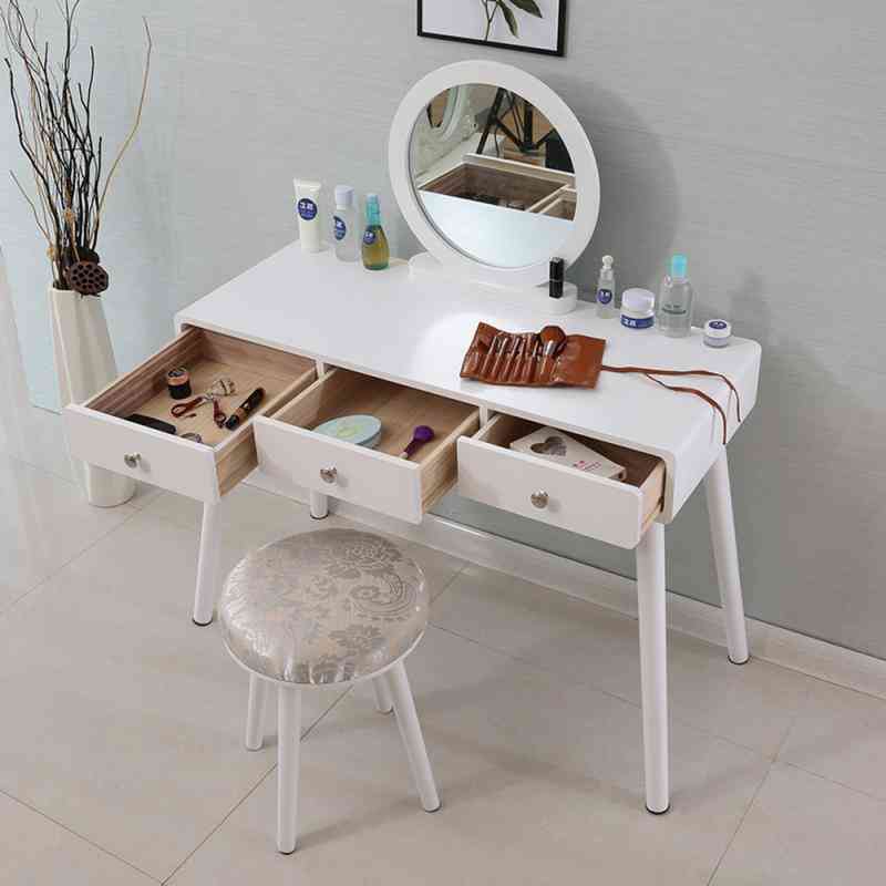 Dressing, armoire de rangement de chambre minimaliste et une mini table cosmétique de maquillage/maison nordique