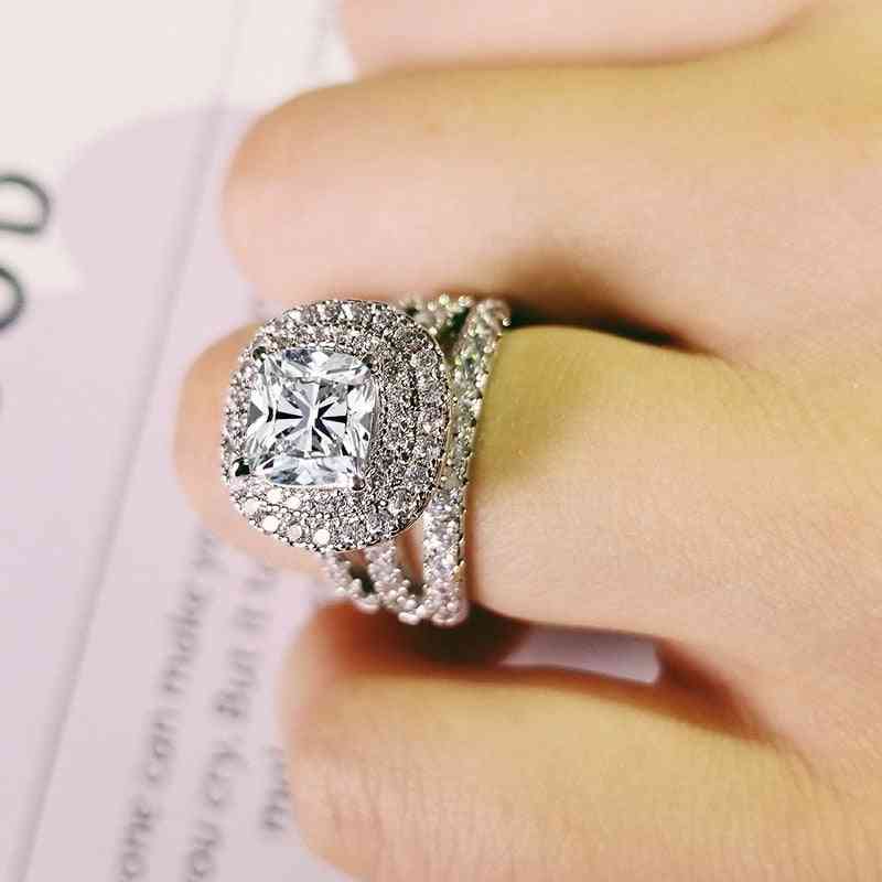 Zásnubní prsten ze stříbra