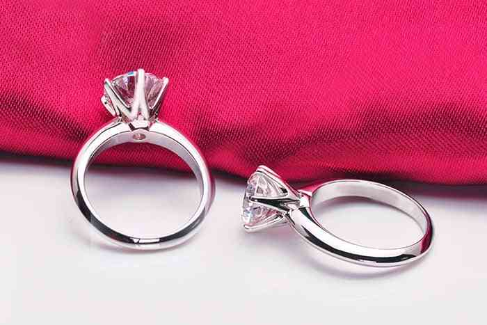 Ringer, giftering, brudesmykker, rund stein, forlovelse