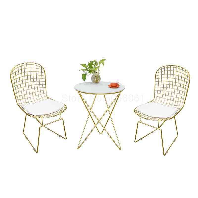 Stół i krzesło do codziennego użytku w herbaciarni?