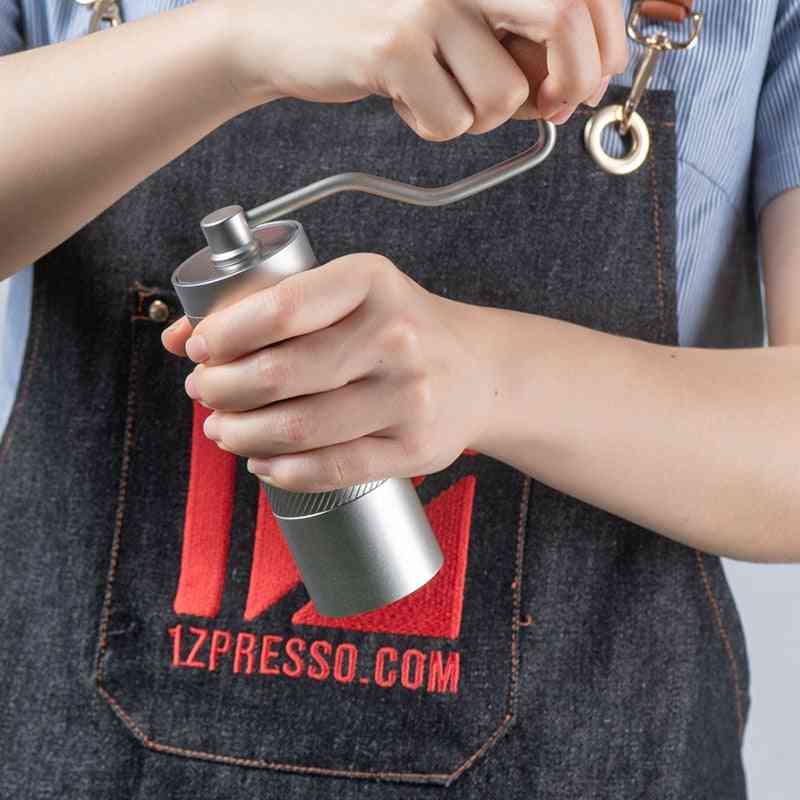 Rozsdamentes acél- kézi kávédaráló, szétszerelési sorja tisztítása