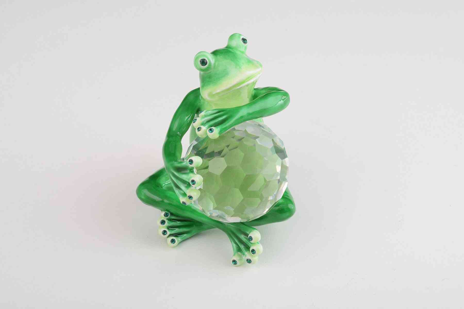 Zelena žaba s kristalno kroglo - škatla za nakit