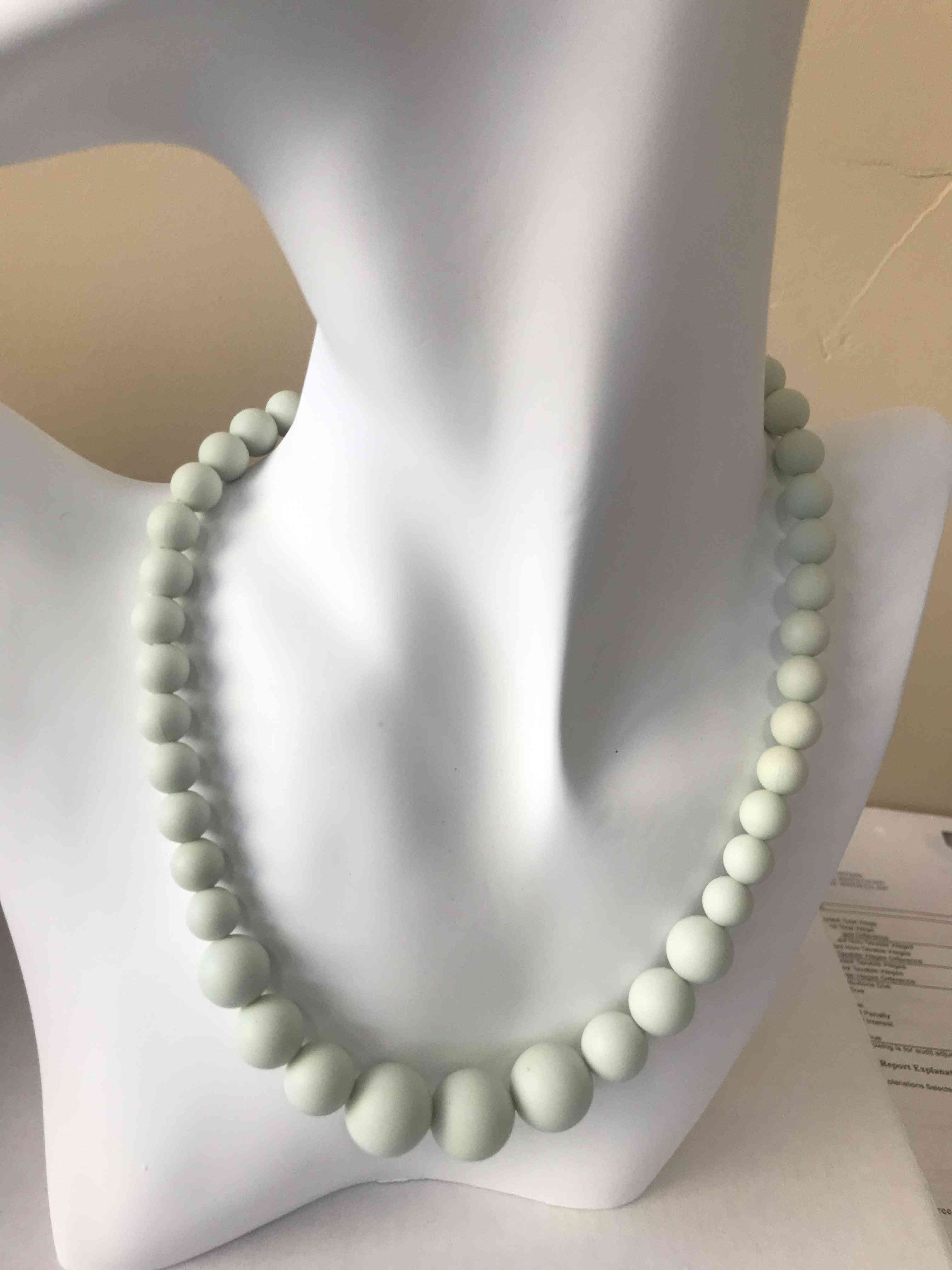 Collar de perlas de goma de silicona blanca con forma de paloma