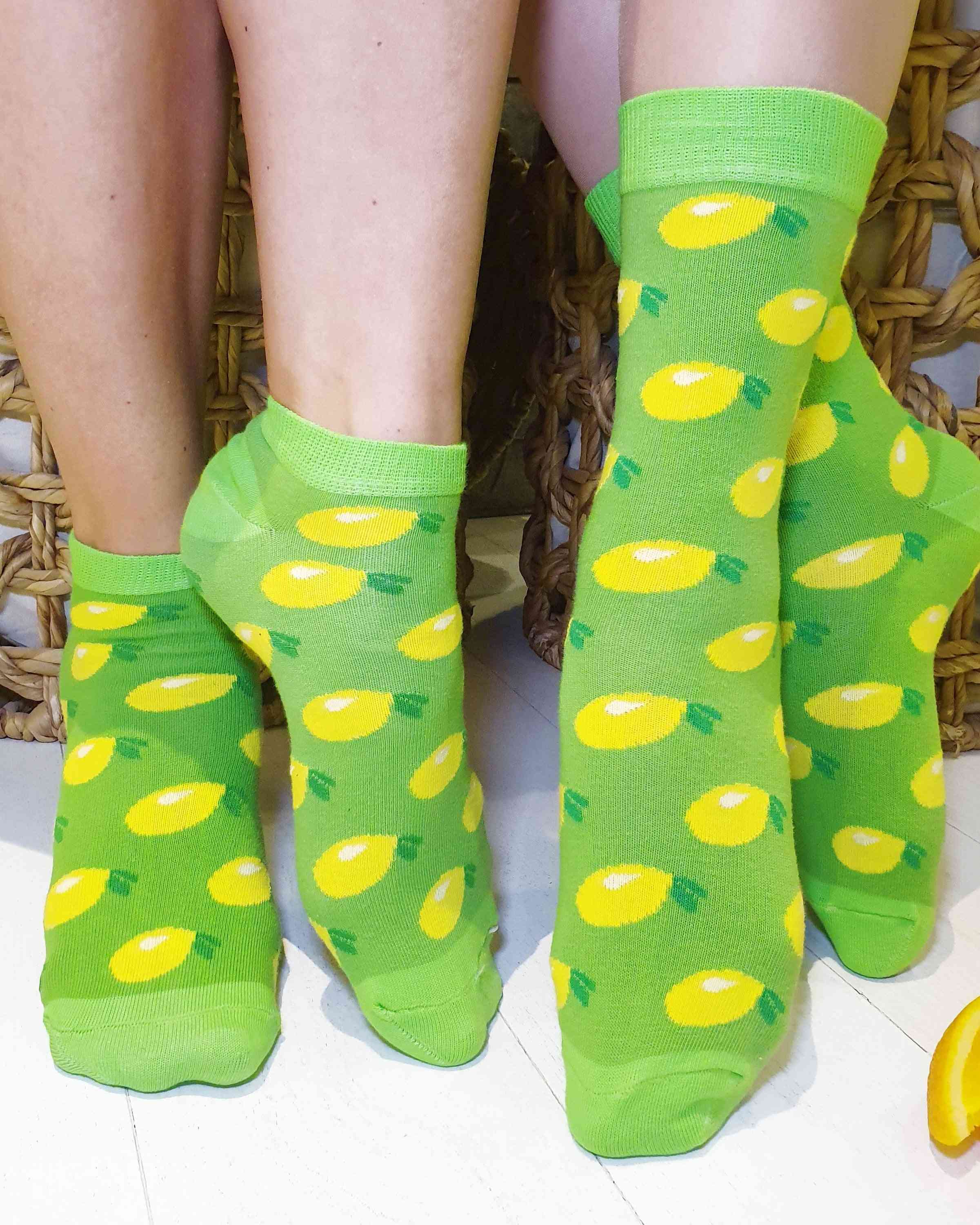 Laag uitgesneden sokken met citroenpatroon