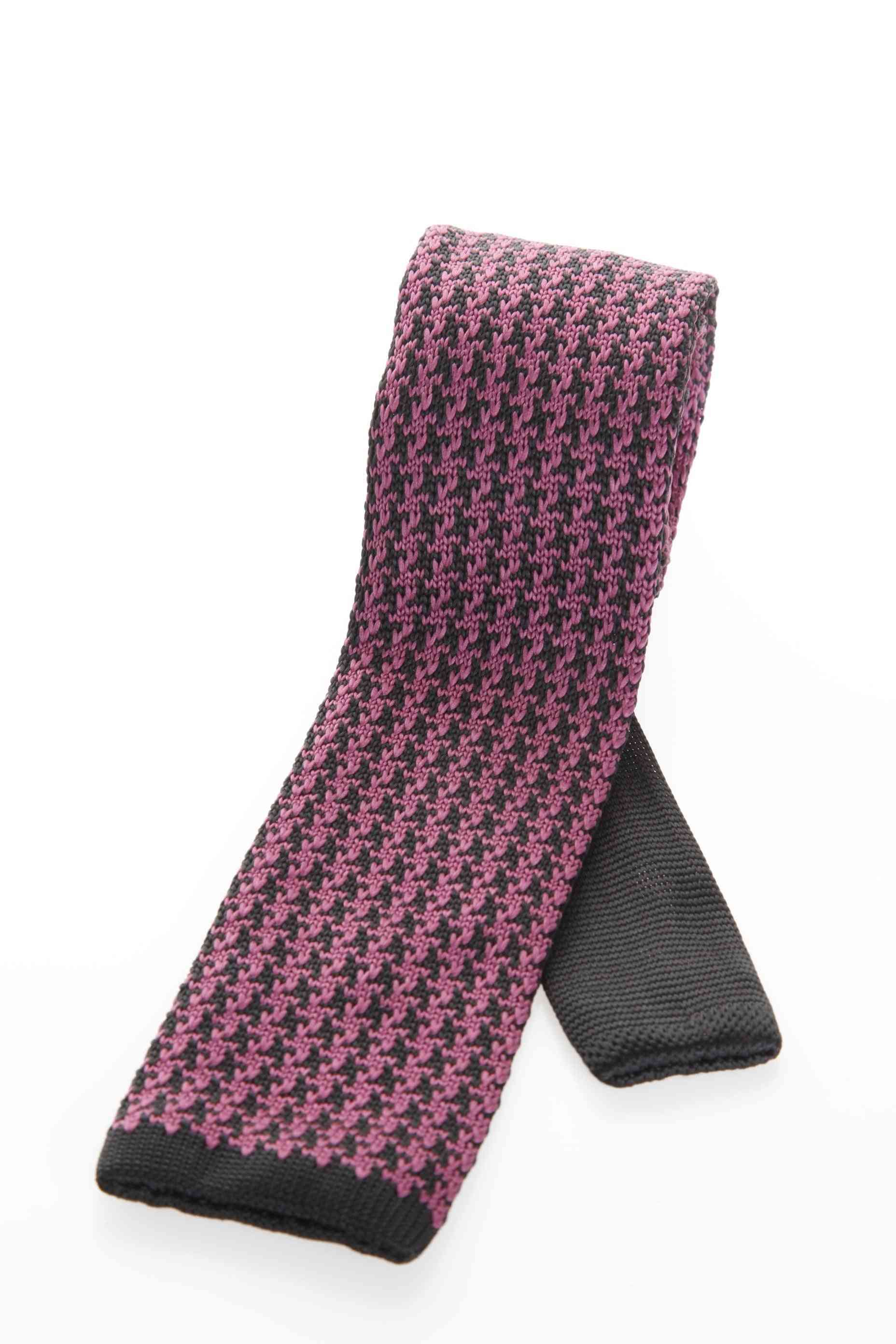 Elegáns és elegáns kötött nyakkendő