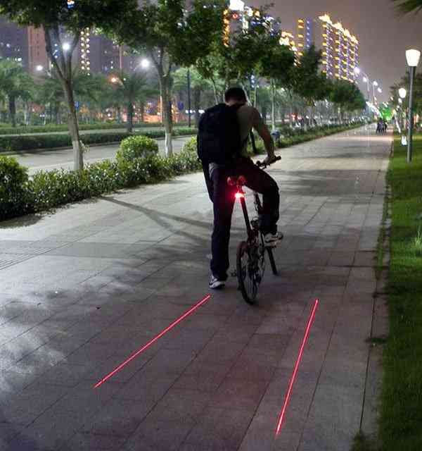 Laserové zadní světlo na kole