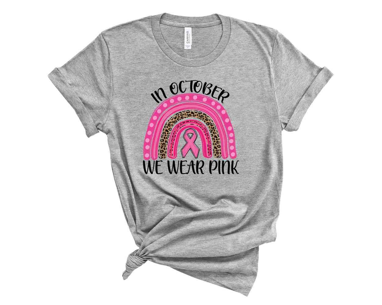 Vi har lyserød t-shirt med opmærksomhed på brystkræft