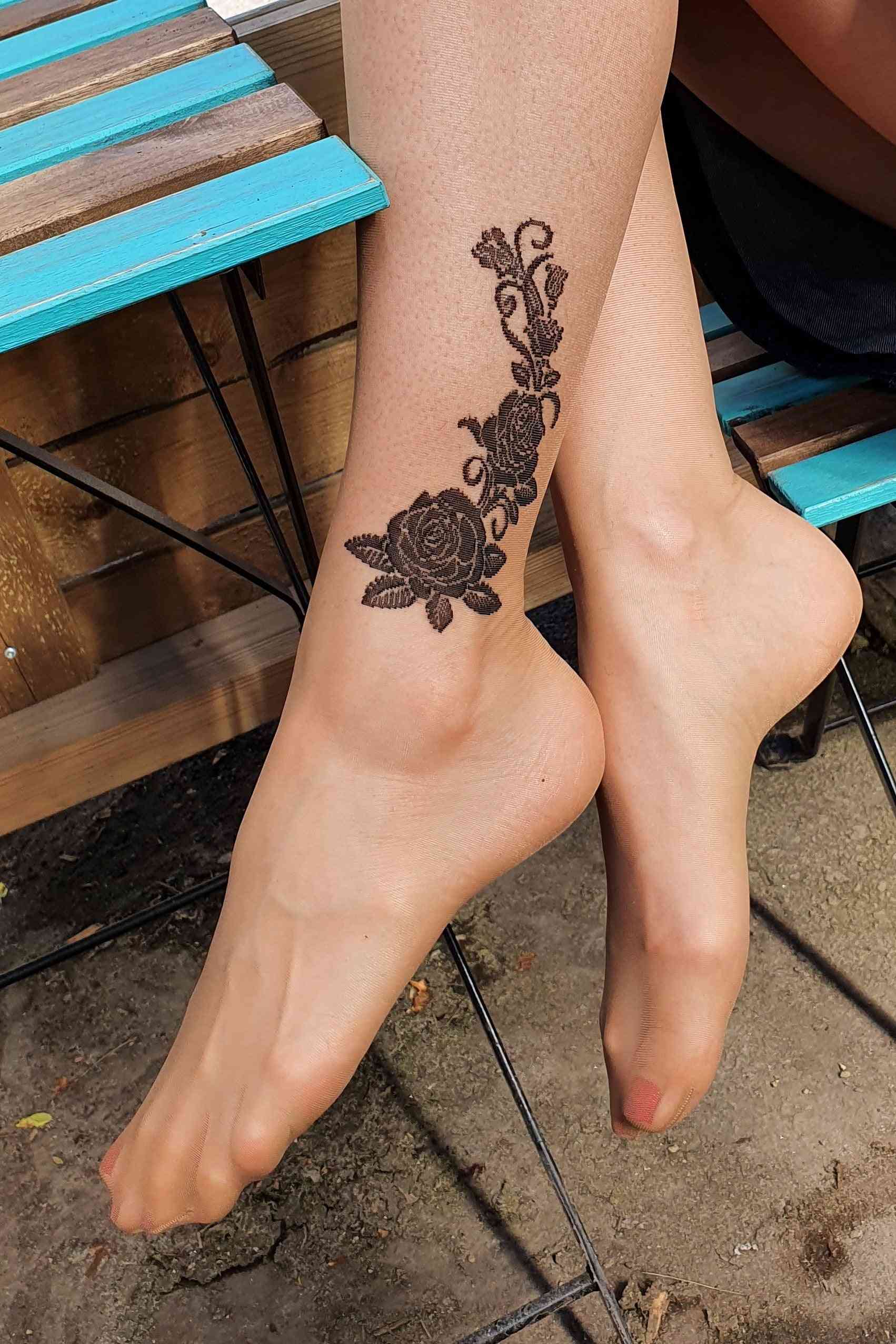 Tetoválás utánzat meztelen harisnyanadrág nőknek