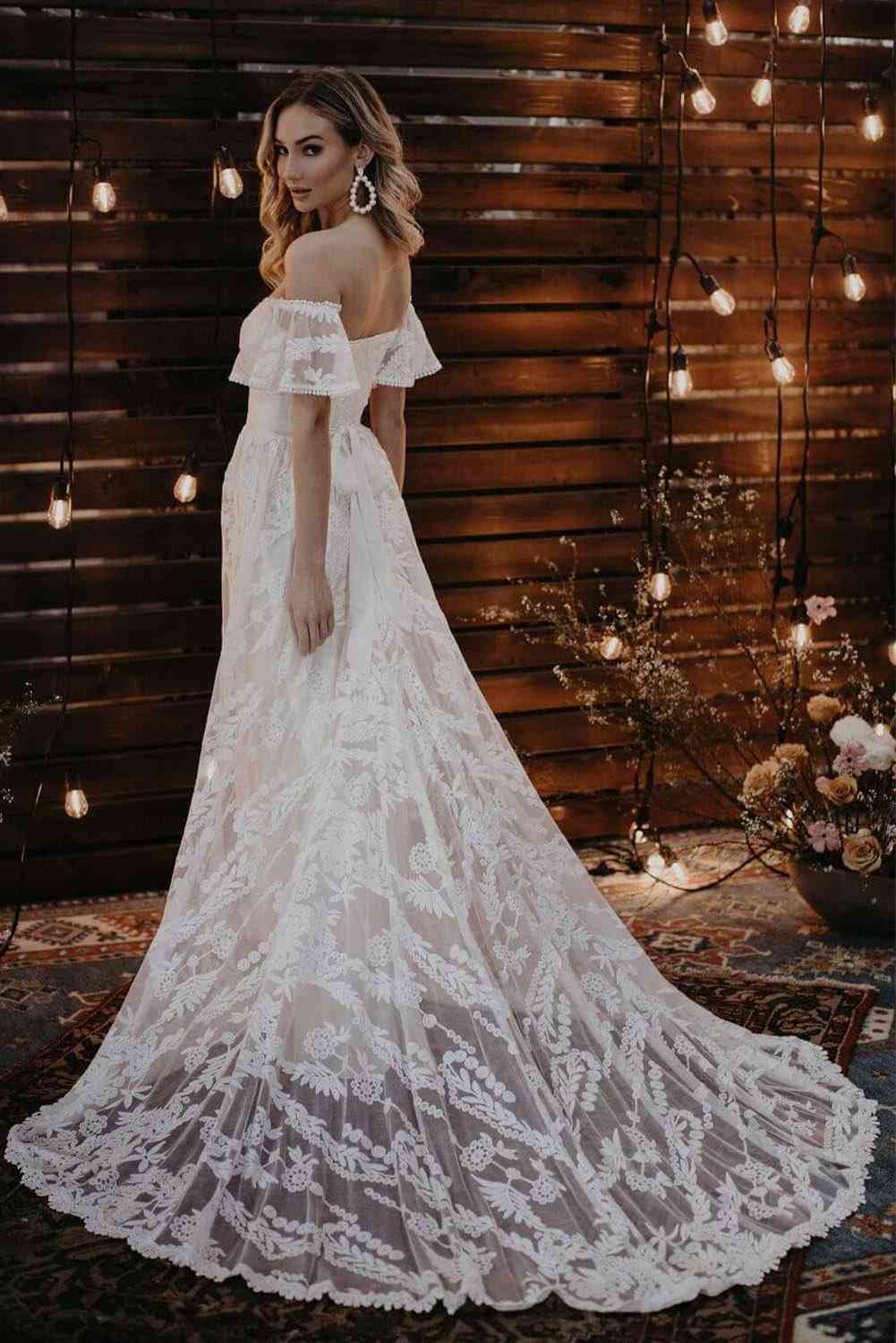 Sem ombro, um vestido de noite de casamento de linha