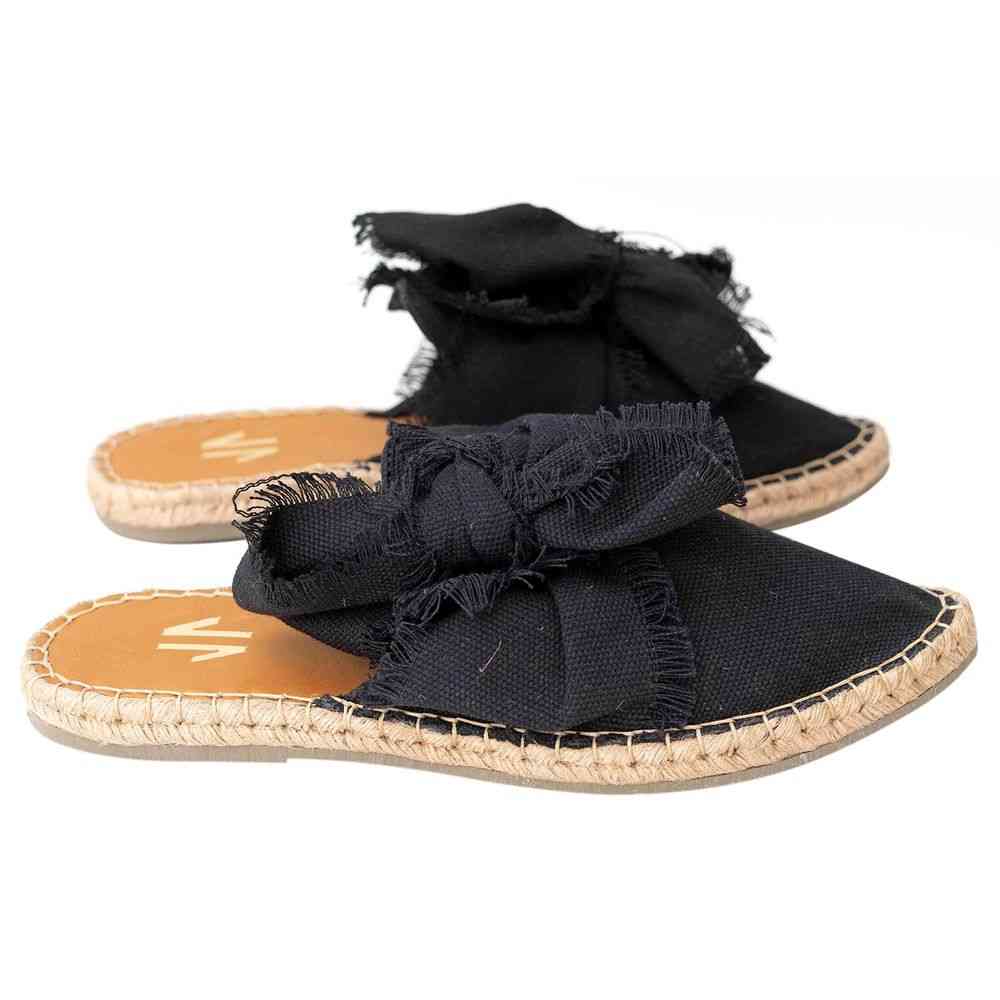 Sandaler i läder och textil