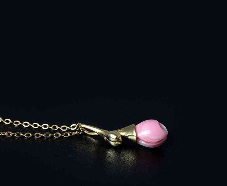 Diseño de flor de magnolia rosa-collares de mariscos reina