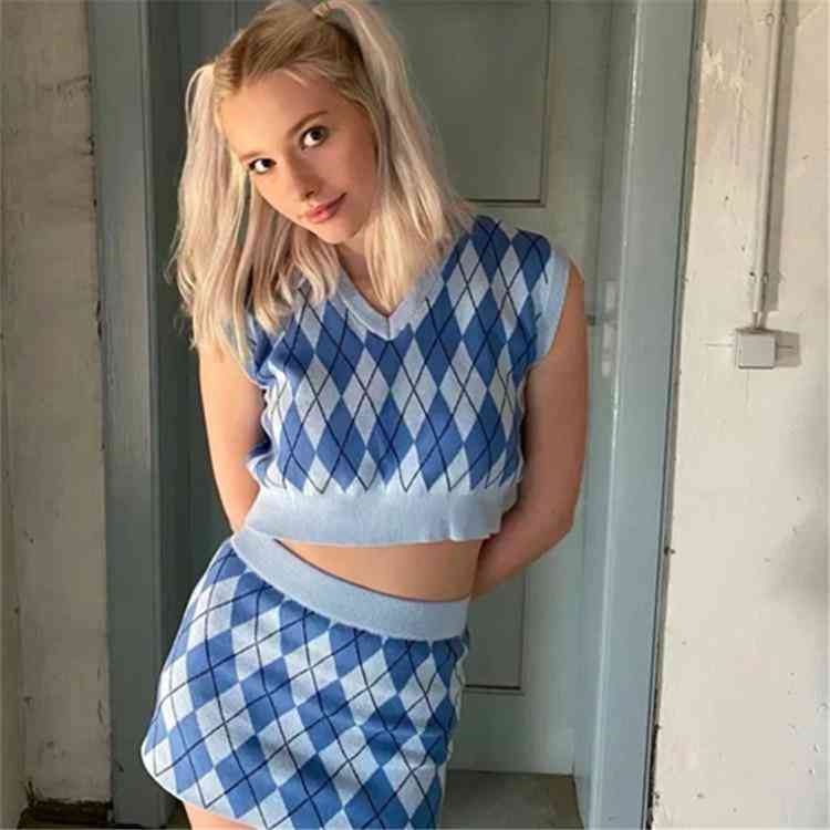 Geometric Printed Crop Top And High Waist Short Skirt Set