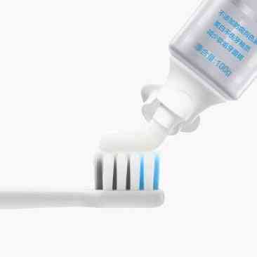 Valkaiseva hammastahna hammaskiven poistamiseen