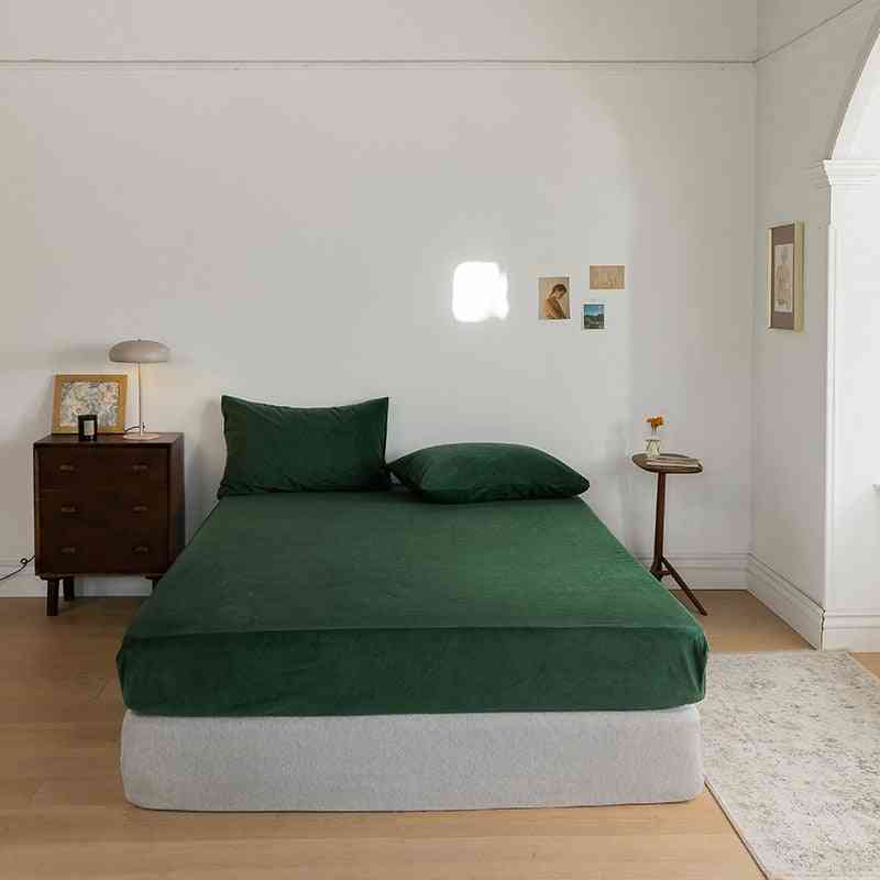 Preprosta posteljnina iz mehkega žameta (komplet 1)