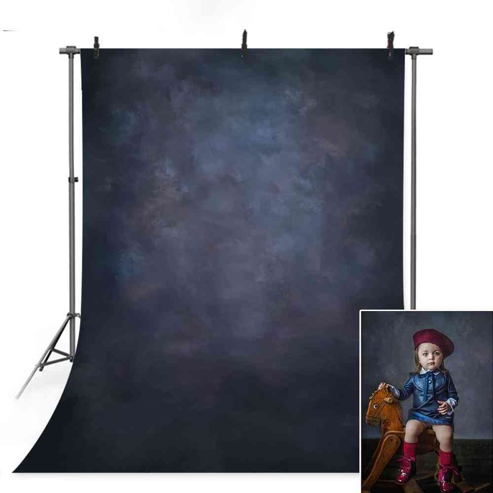 Fotoateliér na pozadí detského portrétu
