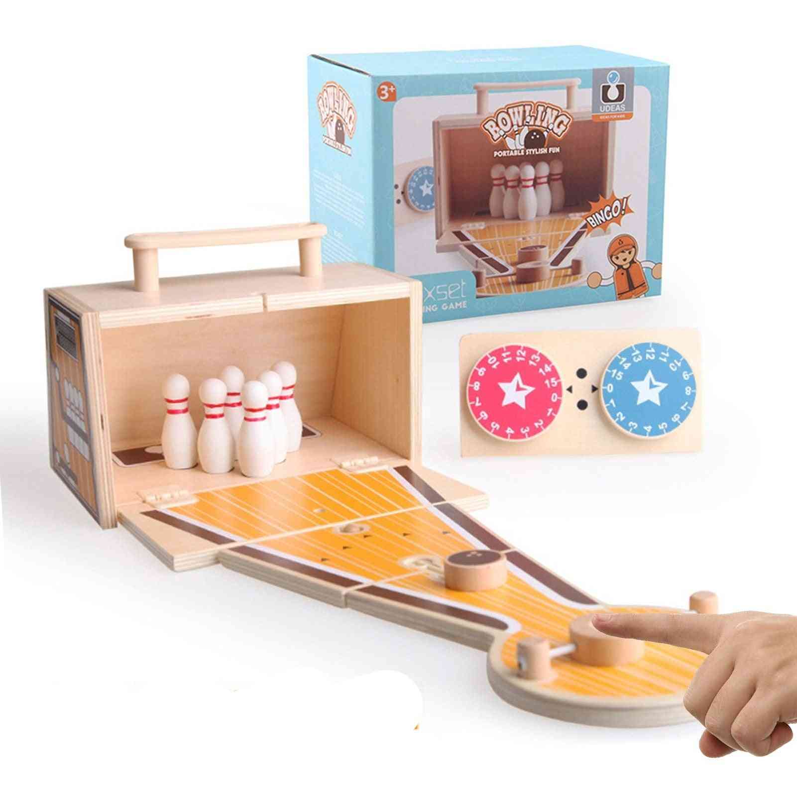 Pöytätietokoneen minikeilailusarja lelu sisätiloissa puinen peli