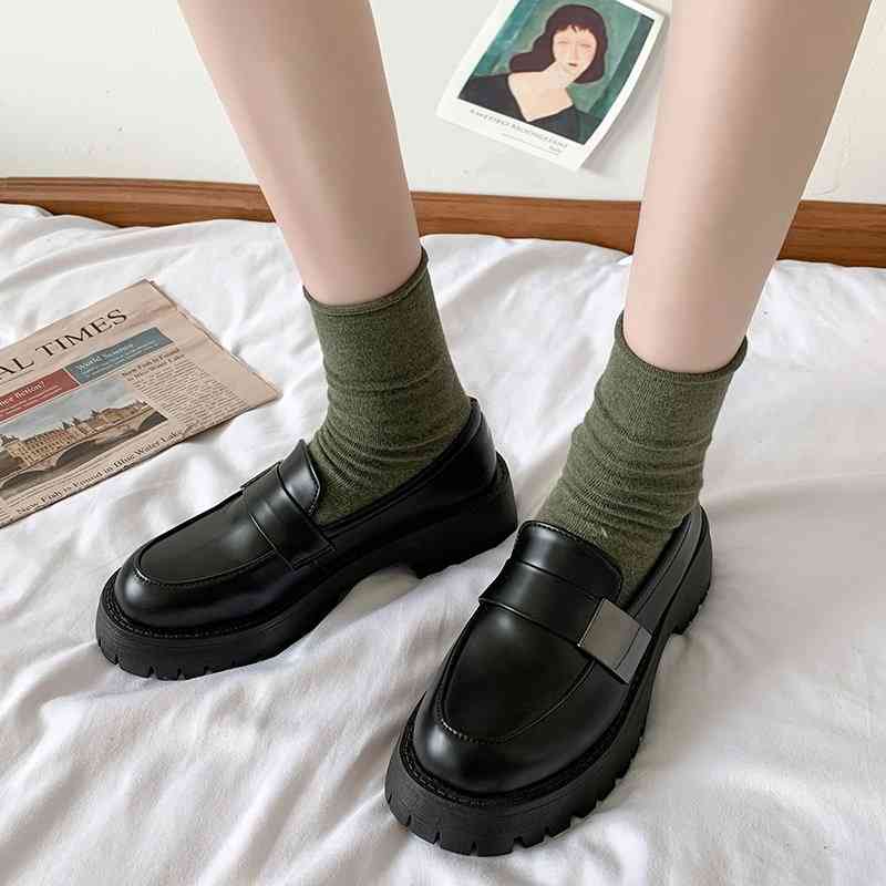 Woman Solid Black Pu Leather Loafers