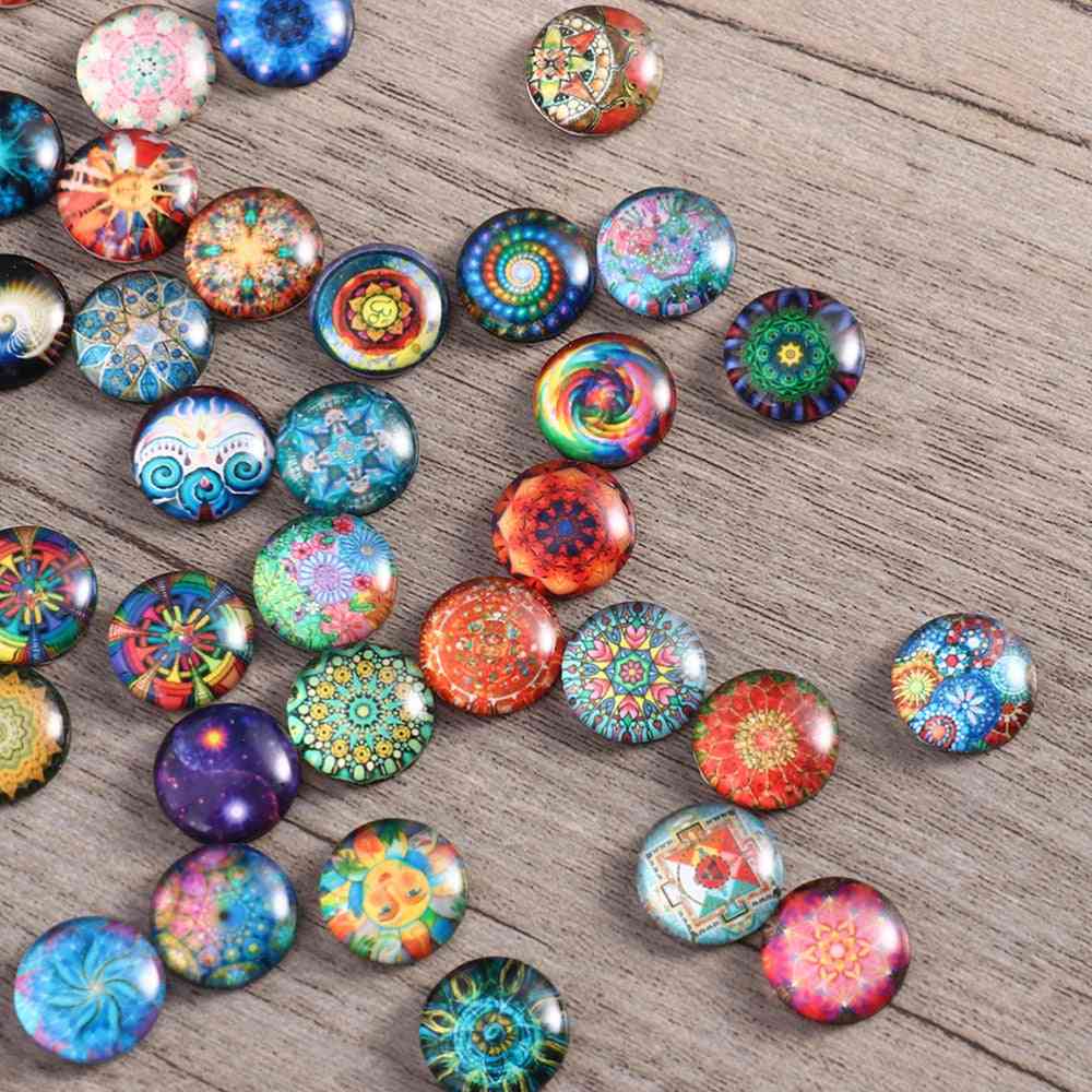 50 kpl sekoitettuja värikkäitä pyöreitä mosaiikkilaattoja