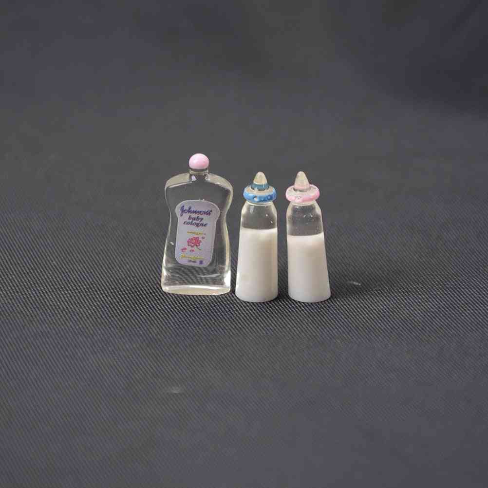 Dockhus miniatyr nappflaskor schampo haklappar set barnkammare tillbehör