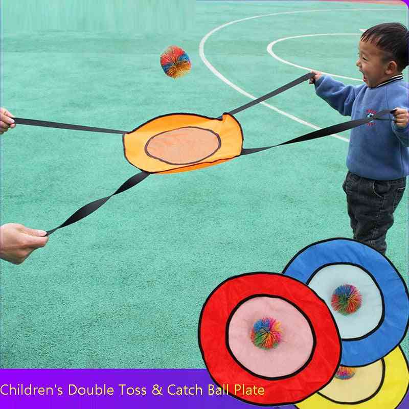 Børn kaster kastebold
