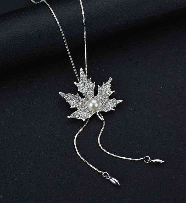 Maple Leaf Imitation Pearl Pendant Necklace